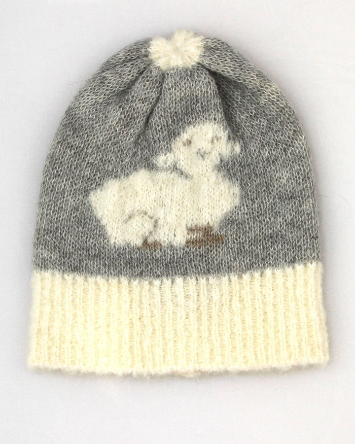 Alpaca lbeanie with lam pattern