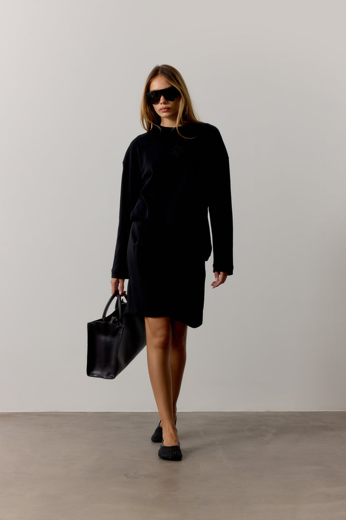 APPLIQUÉ EMBLEM LONG SLEEVE - BLACK