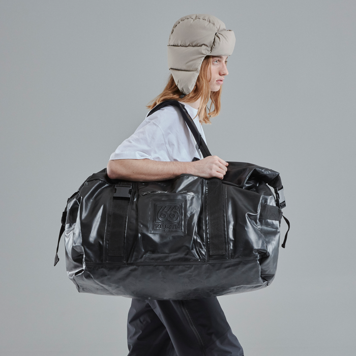 Fisherman's Duffle Bag 90L Black model-men [183cm / M]