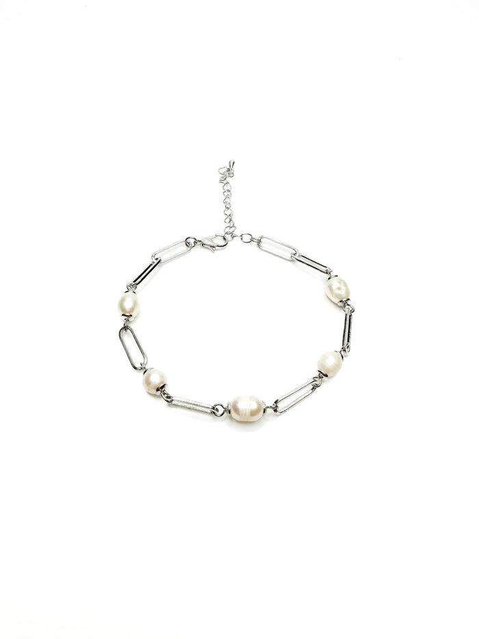 Silver bracelet with pearls