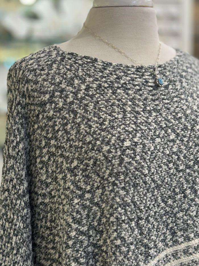 Paloma Poncho in Black