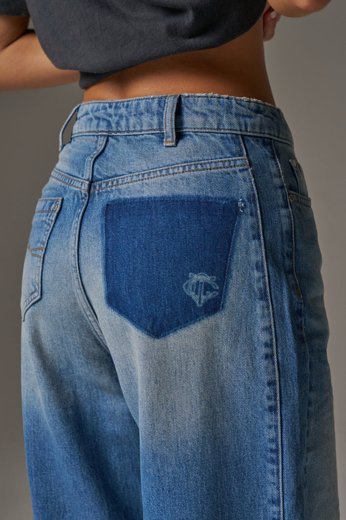 VINTAGE WASH MID RISE EMBLEM STRAIGHT LEG JEANS - BLUE WASH